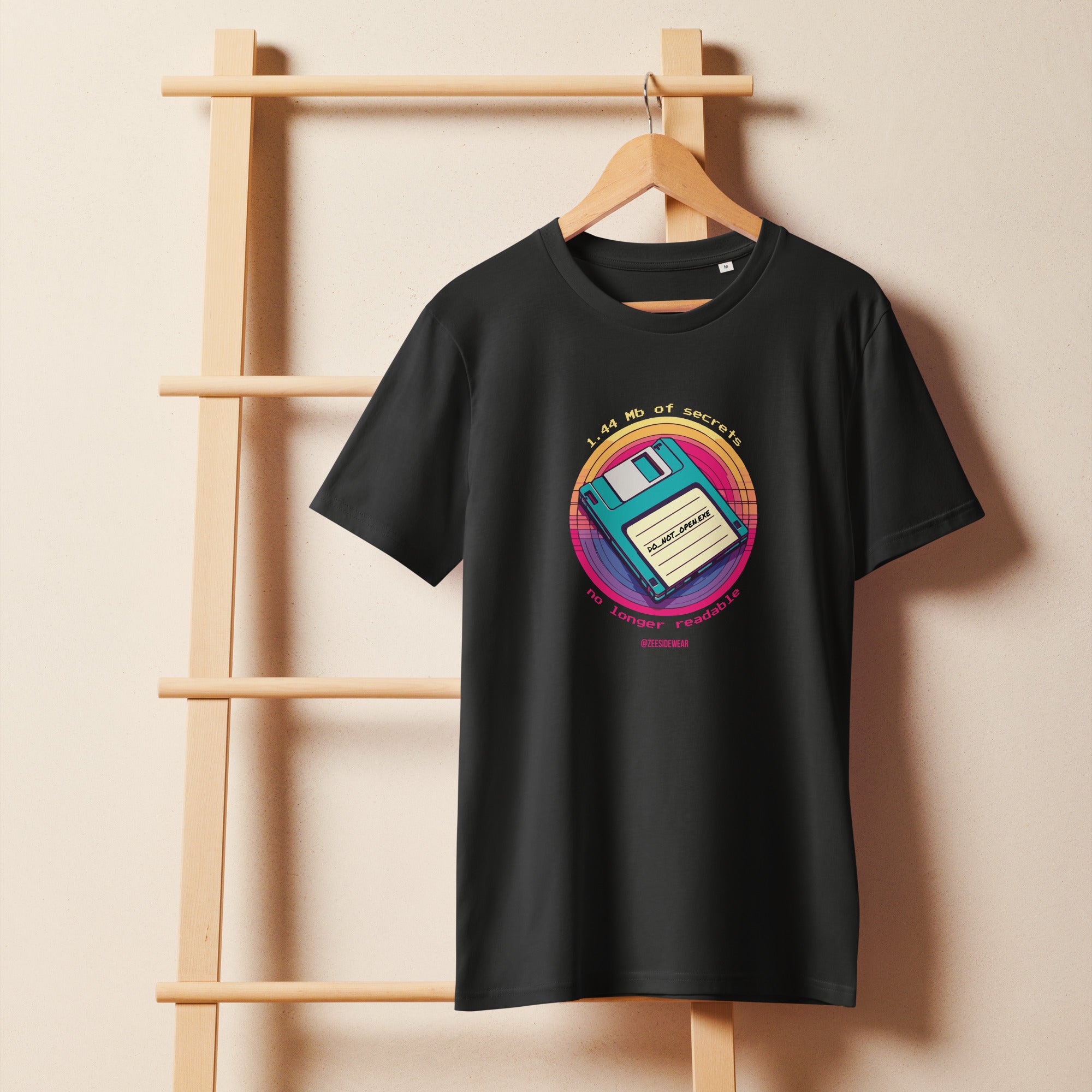 T-shirt 1.44 Mb OF SECRETS, NO LONGER READABLE